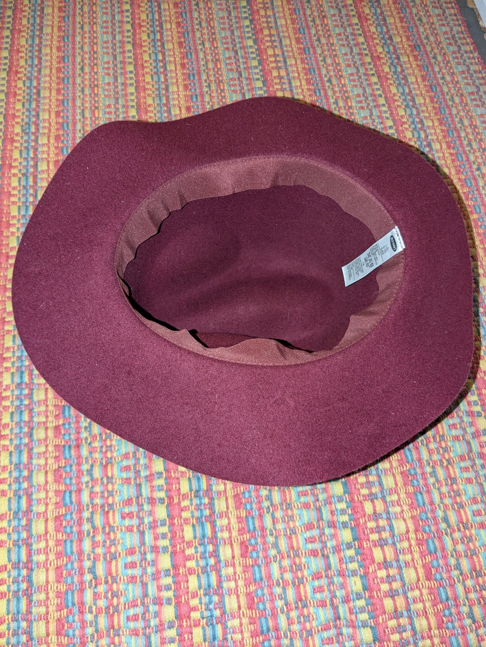 Beautiful Women's 100% Wool Brimmed Hat, Burgundy With Black Band - Picture 2 of 3